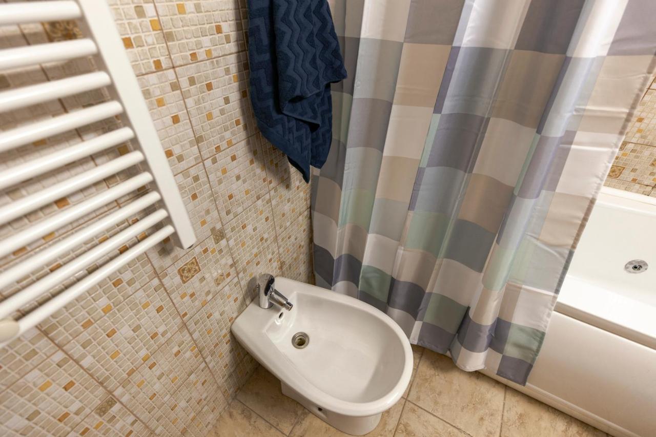 13 Septembrie Apt, Near Marriott Bucarest Extérieur photo