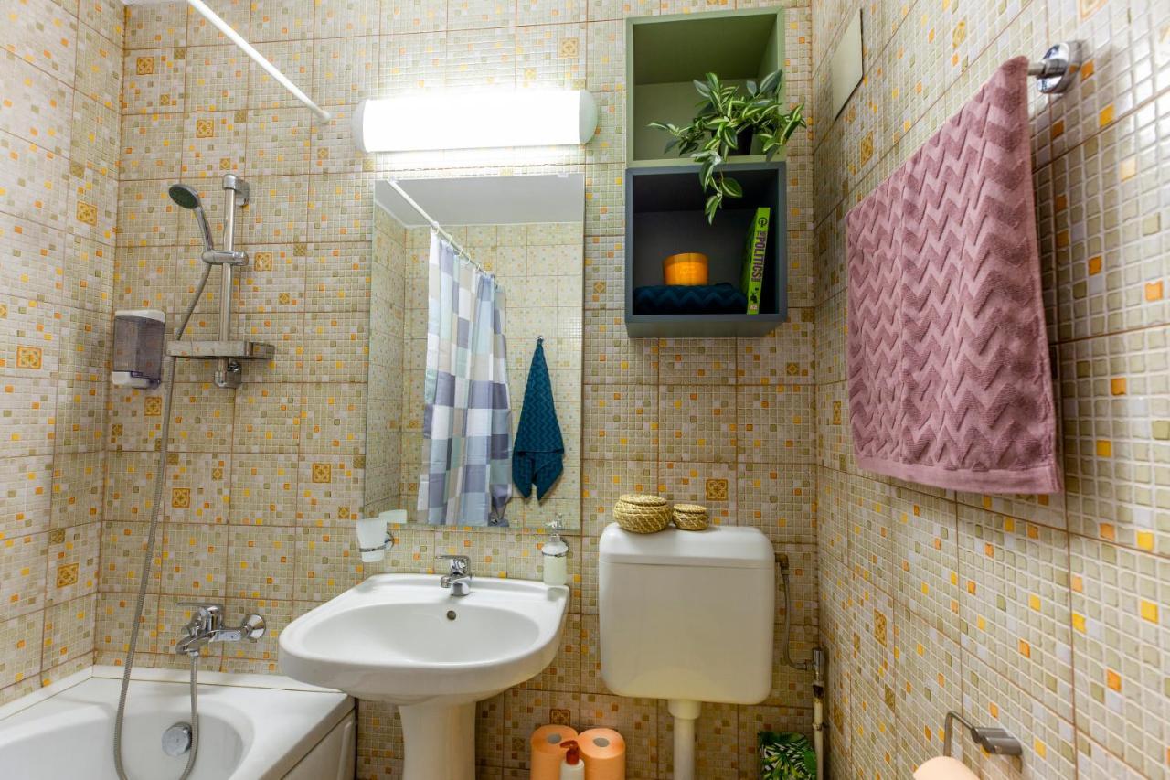 13 Septembrie Apt, Near Marriott Bucarest Extérieur photo